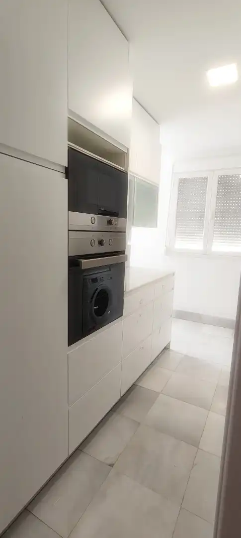 Kitchen of Flat for rent in Sevilla  with Air Conditioner, Storage room and Oven