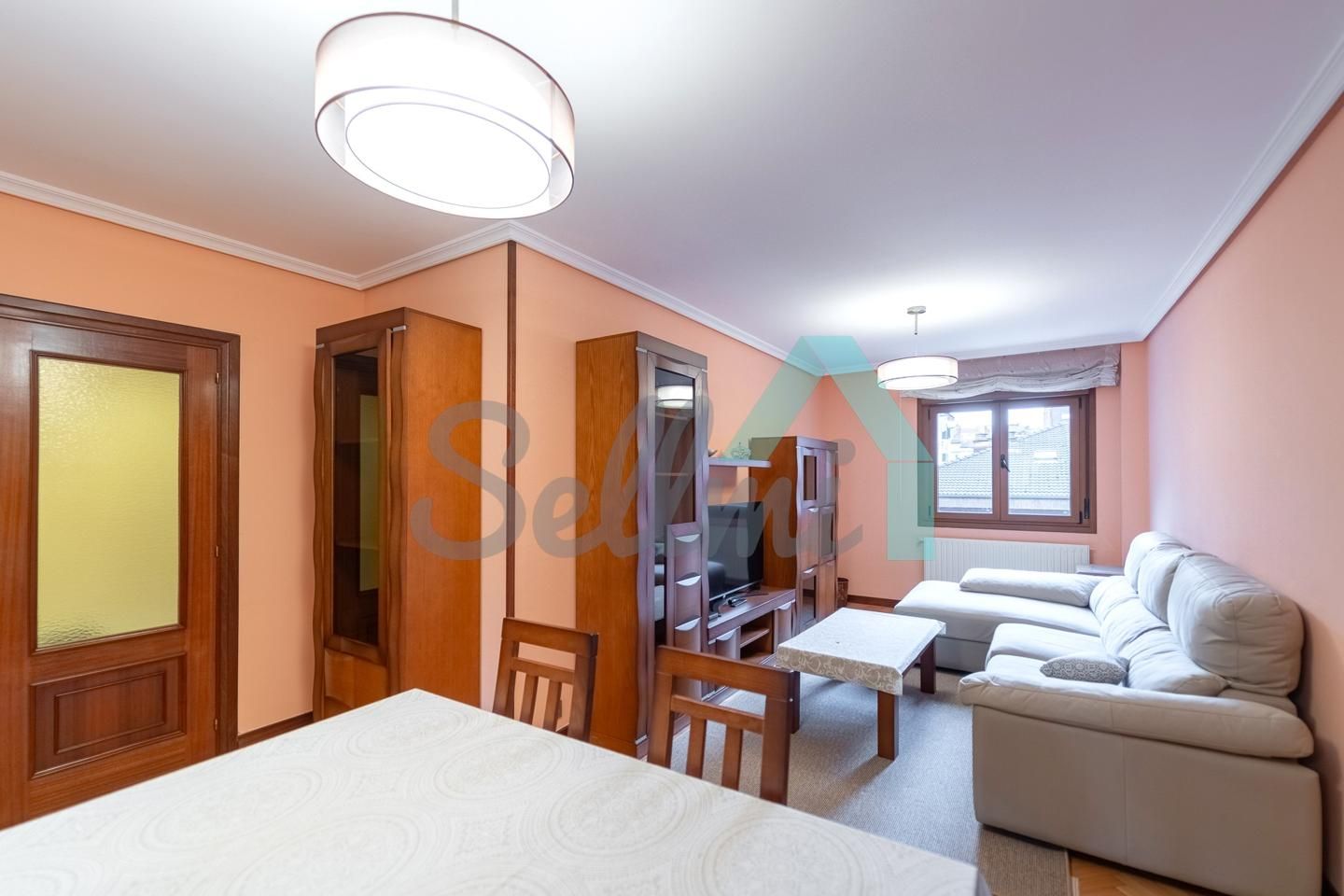 Dormitori de Pis de lloguer en Oviedo  amb Calefacció, Parquet i Terrassa