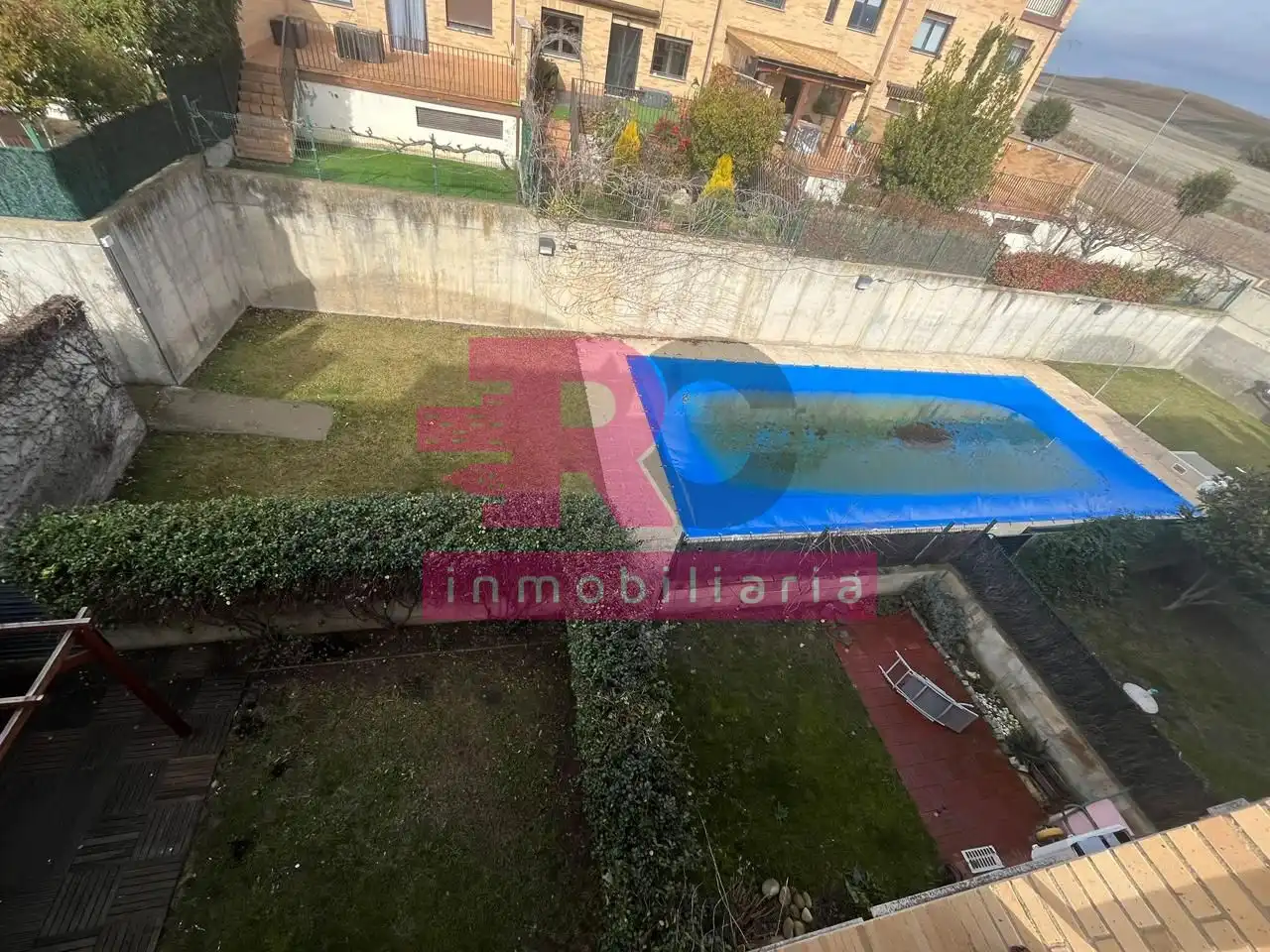 Piscina de Casa adosada en venta en Cabrerizos con Calefacción, Jardín privado y Piscina comunitaria