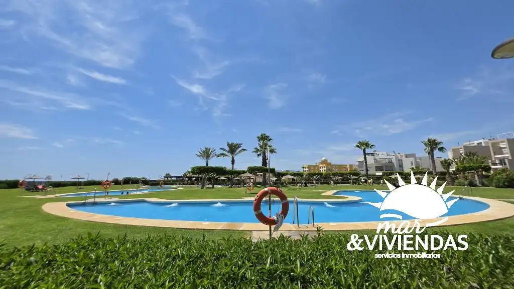 Piscina de Pis en venda en Vera amb Aire condicionat, Calefacció i Jardí privat
