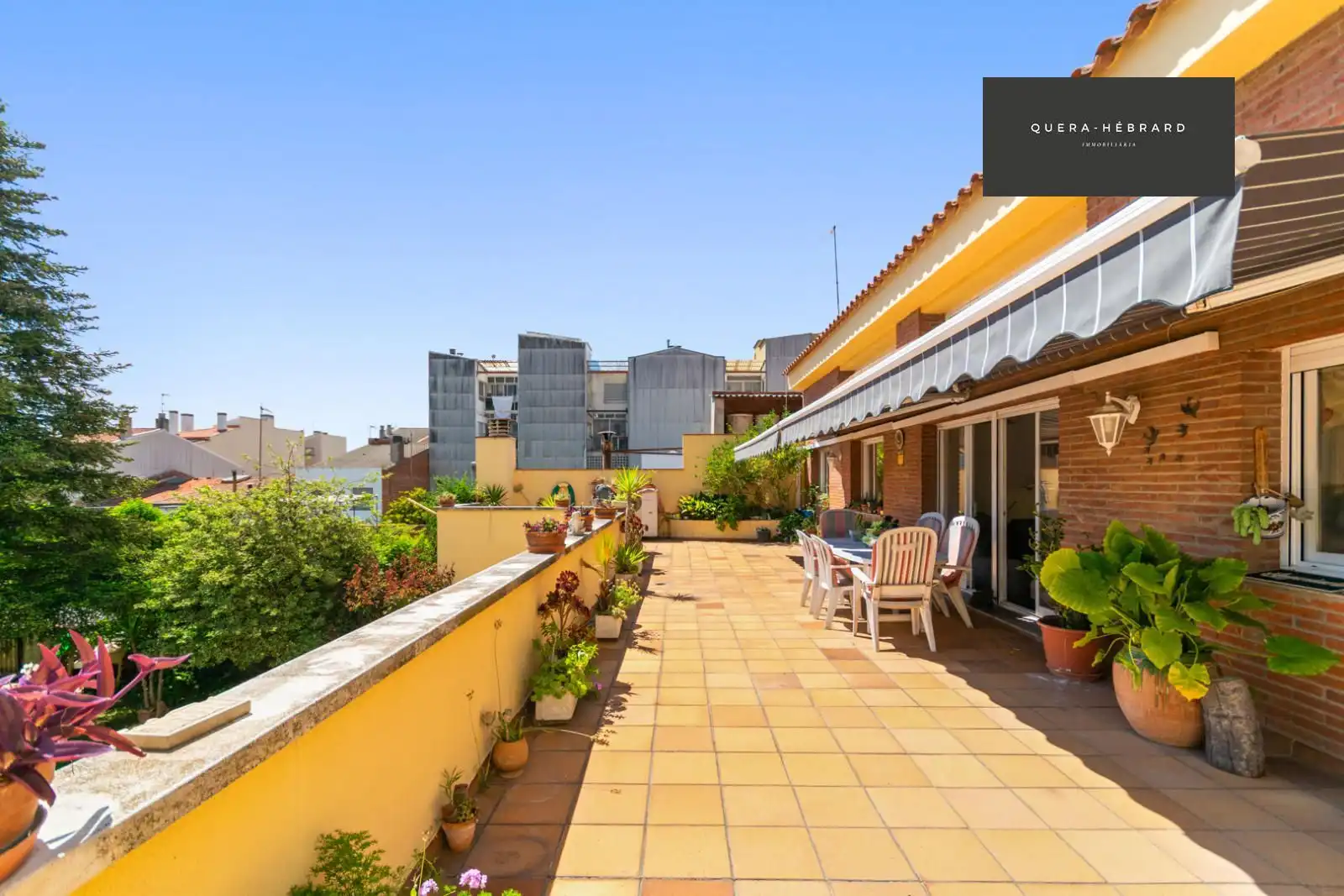 Außenansicht von Haus oder Chalet zum Verkauf in Terrassa mit Klimaanlage, Heizung und Terrasse