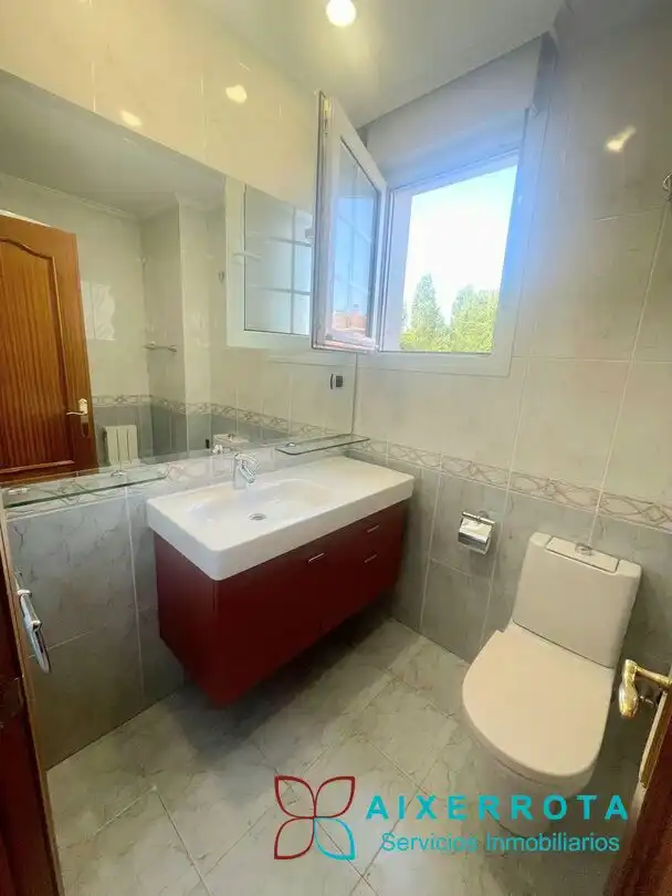 Bathroom of Detached homes for rent in Getxo   with Heating, Private garden and Terrace