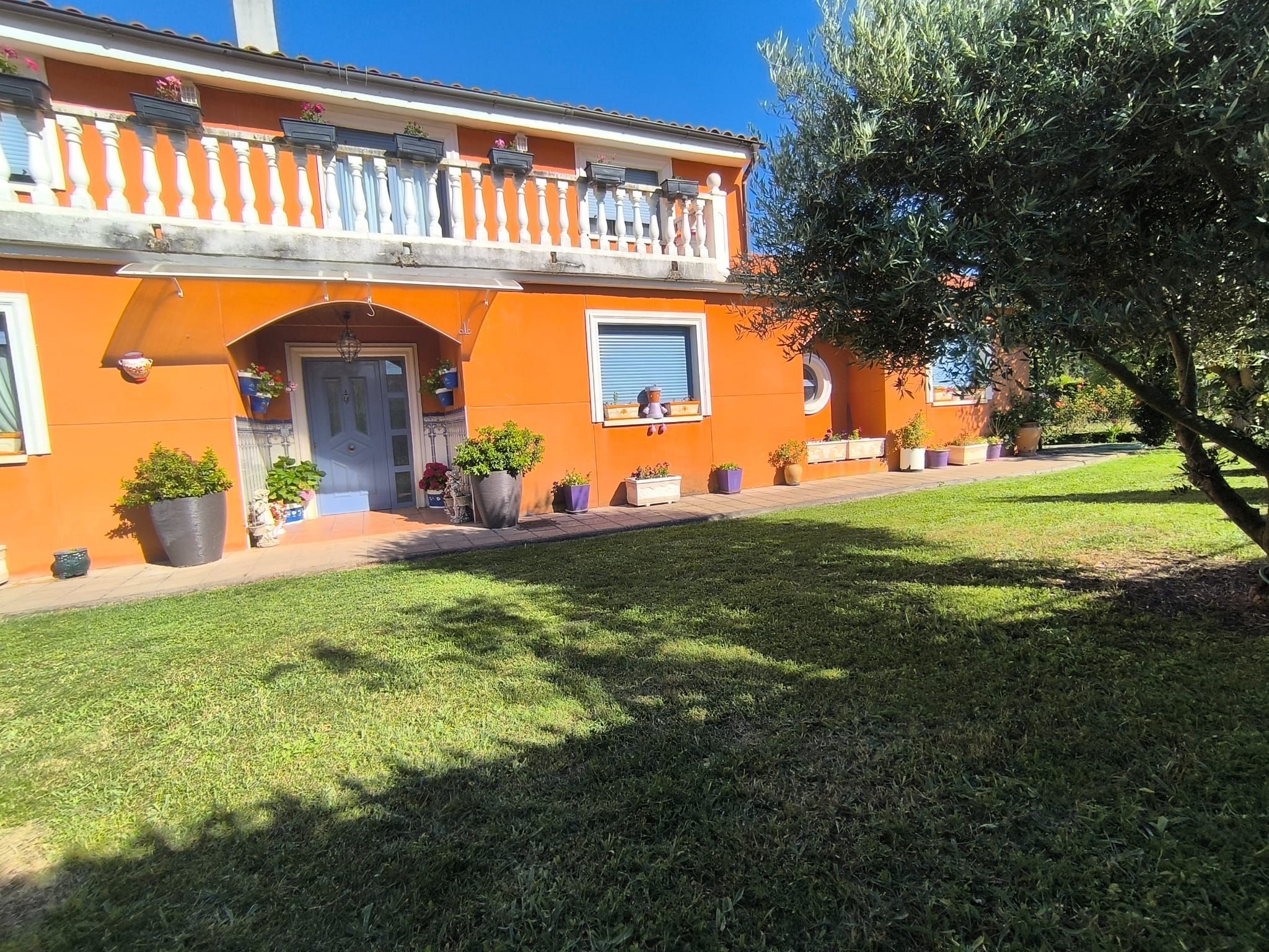 Vista exterior de Casa o xalet en venda en Fresno de Río Tirón amb Calefacció, Jardí privat i Terrassa