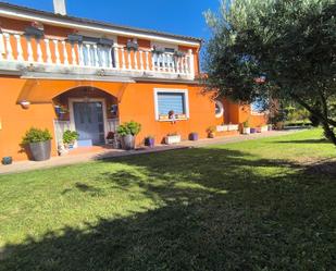 Vista exterior de Casa o xalet en venda en Fresno de Río Tirón amb Calefacció, Jardí privat i Terrassa