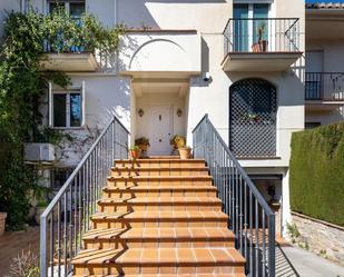 Exterior view of Single-family semi-detached for sale in  Granada Capital  with Air Conditioner, Terrace and Swimming Pool