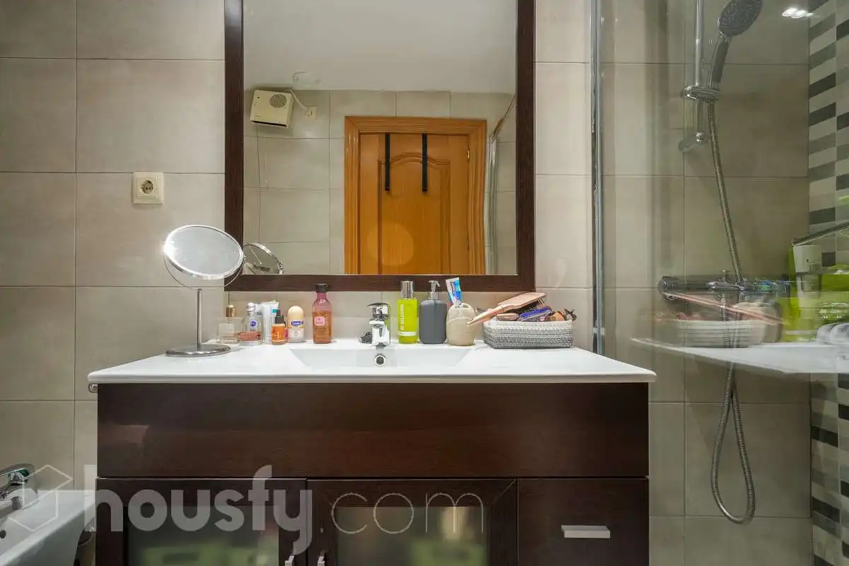 Baño de Piso en venta en Madrid con Aire acondicionado, Calefacción y Jardín privado