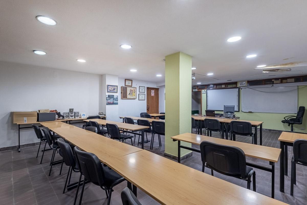 Office for sale in  Granada Capital