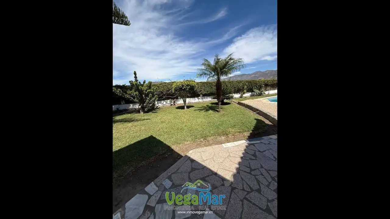 Jardí de Casa o xalet de lloguer en Salobreña amb Jardí privat, Terrassa i Piscina