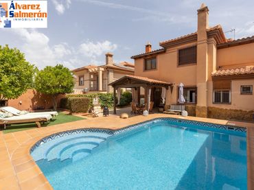 Villa avec balcon à vendre à Calle BRASIL