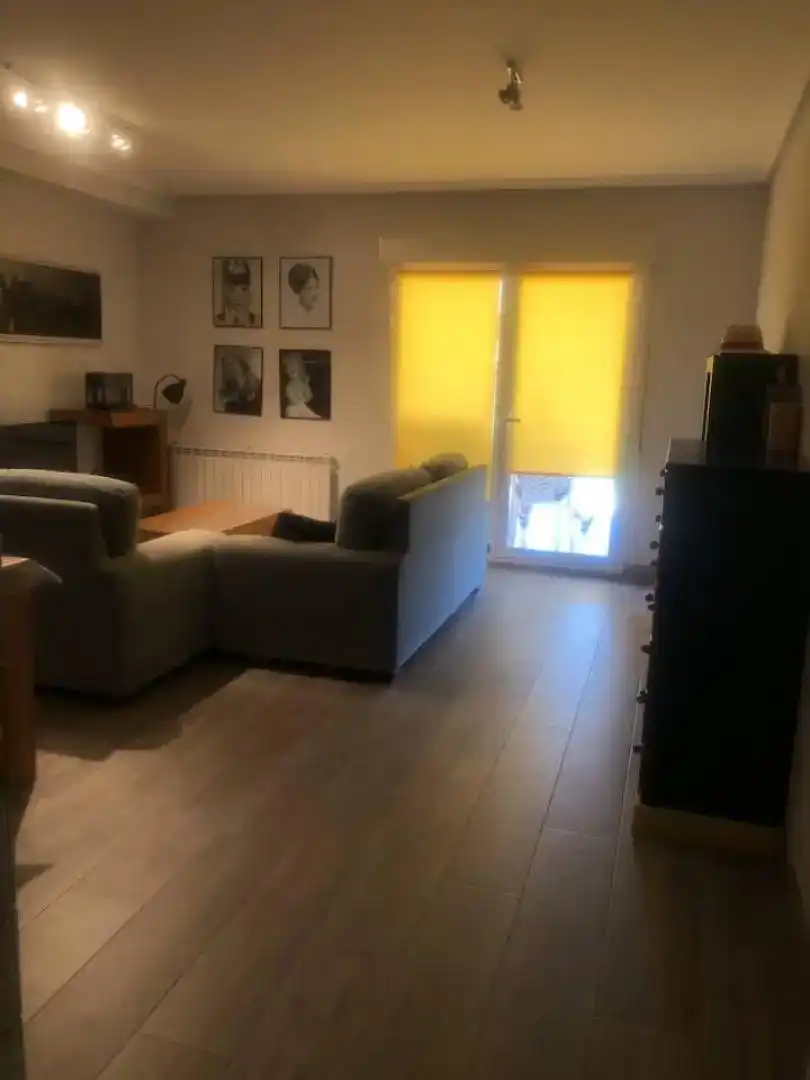 Sala d'estar de Pis en venda en Torrecilla Sobre Alesanco amb Jardí privat, Traster i Moblat