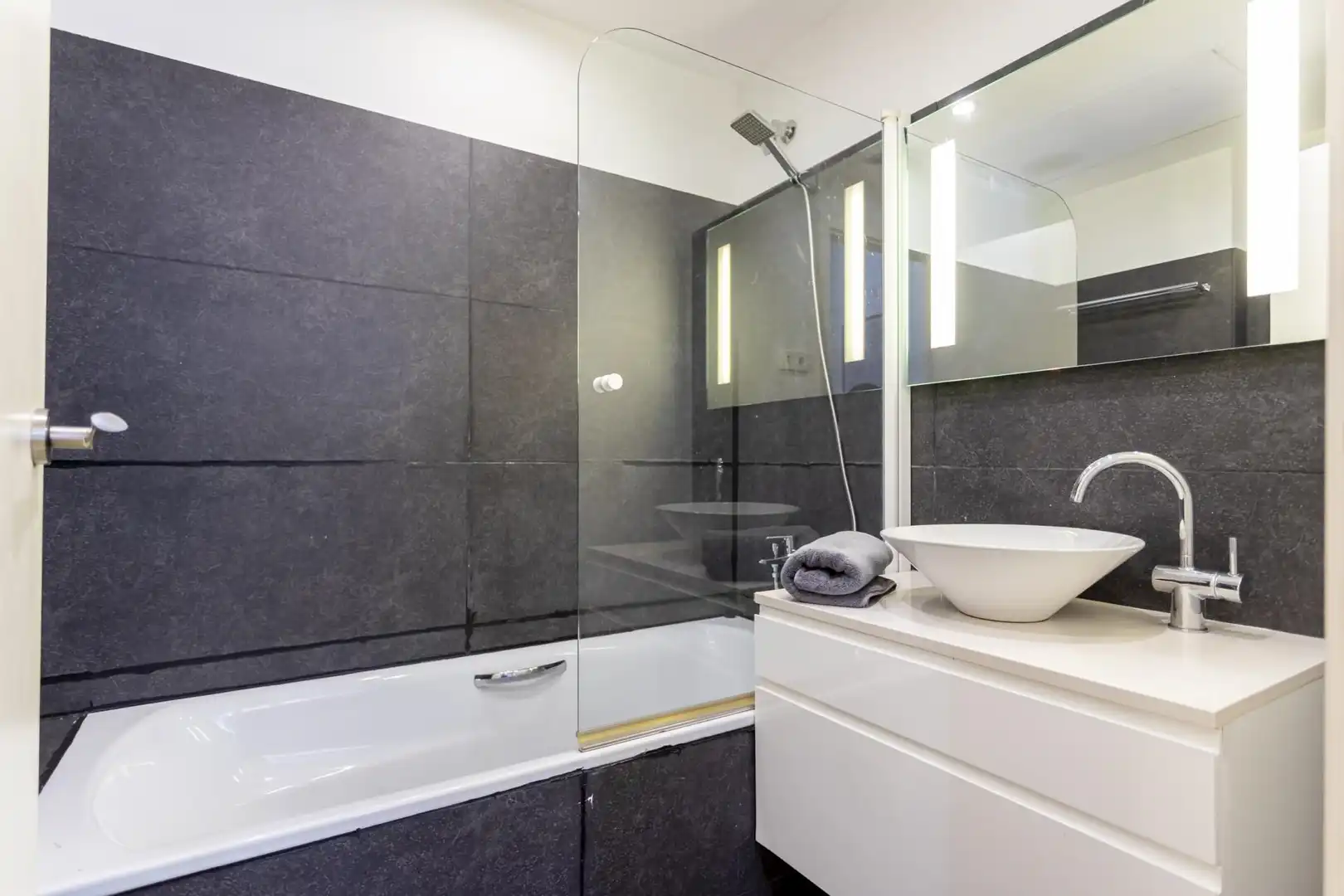 Baño de Piso en venta en Girona con Calefacción y Balcón