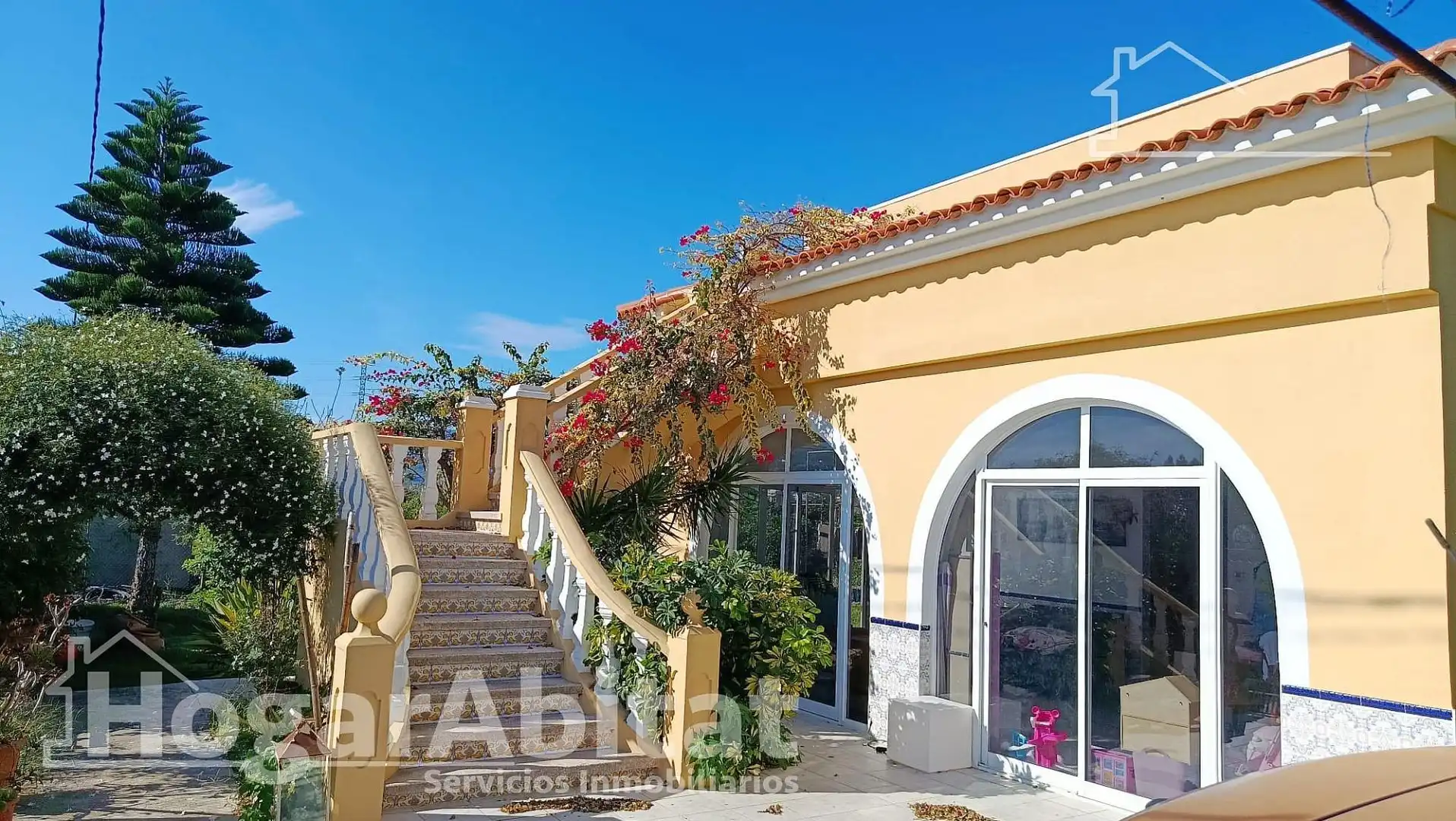 Exterior view of Houses for sale in Oliva  with Air Conditioner, Private garden and Terrace