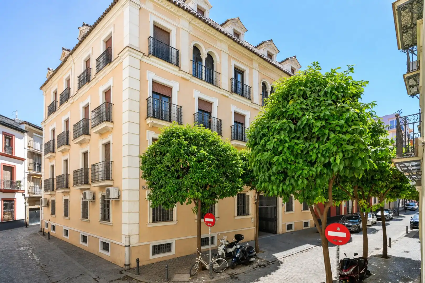 Vista exterior de Ático en venta en Sevilla con Aire acondicionado y Amueblado