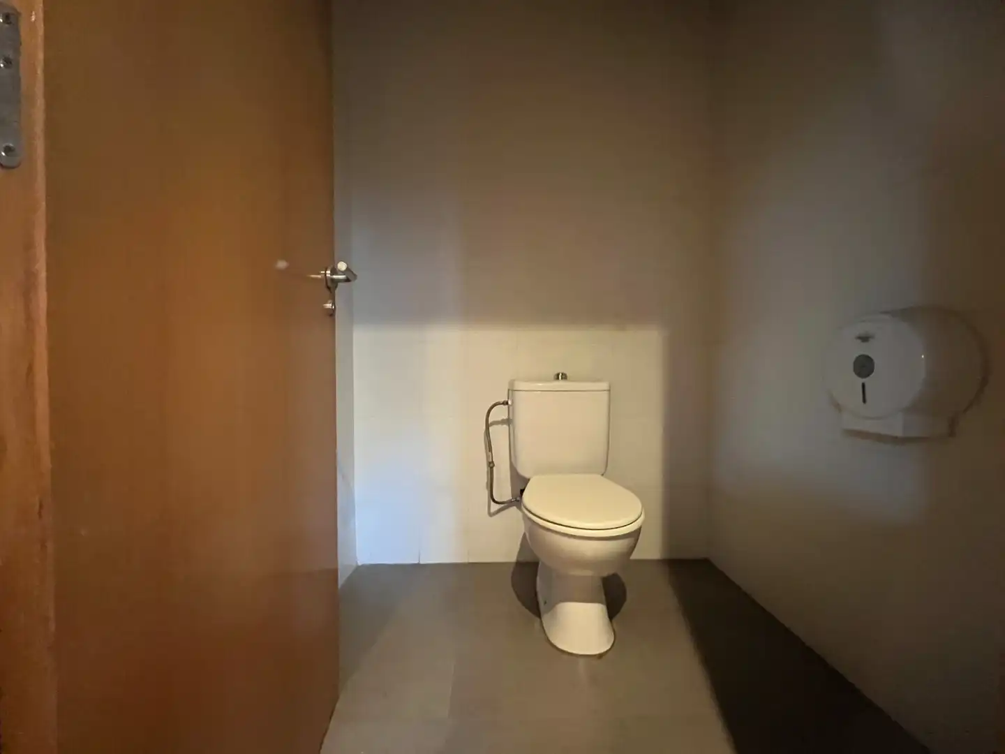 Baño de Nave industrial en venta en Riudellots de la Selva con Calefacción y Alarma
