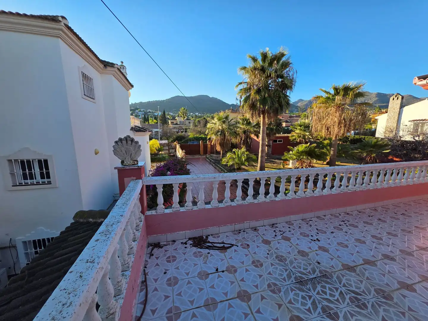 Vista exterior de Casa o xalet en venda en Alhaurín de la Torre amb Aire condicionat, Calefacció i Jardí privat