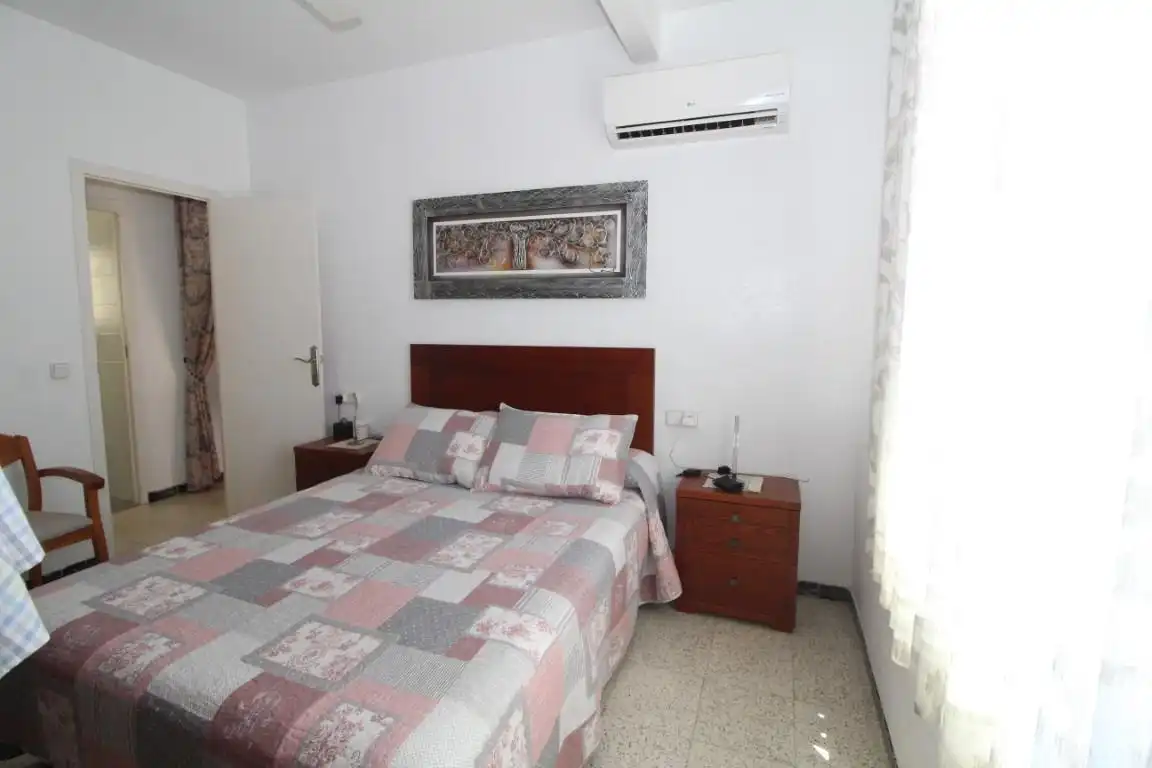 Dormitori de Apartament en venda en Torrevieja amb Terrassa