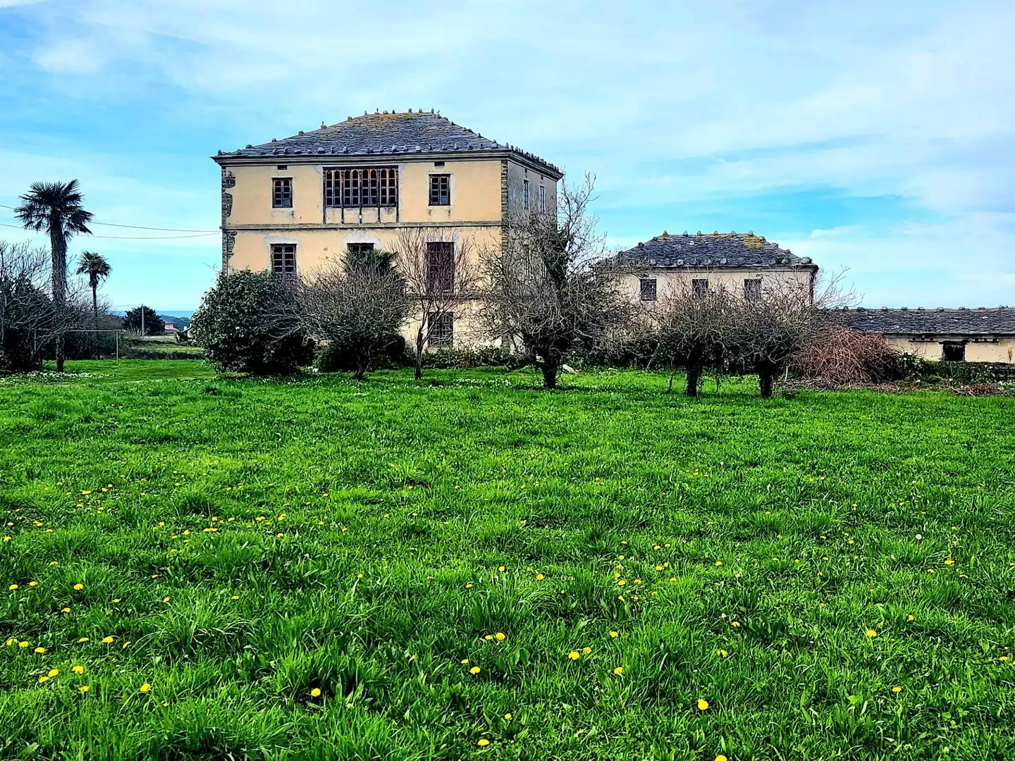 Außenansicht von Country house zum Verkauf in Coaña mit Privatgarten, Abstellraum und Balkon