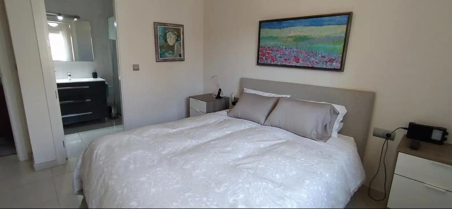 Dormitori de Casa o xalet en venda en L'Alfàs del Pi amb Jardí privat