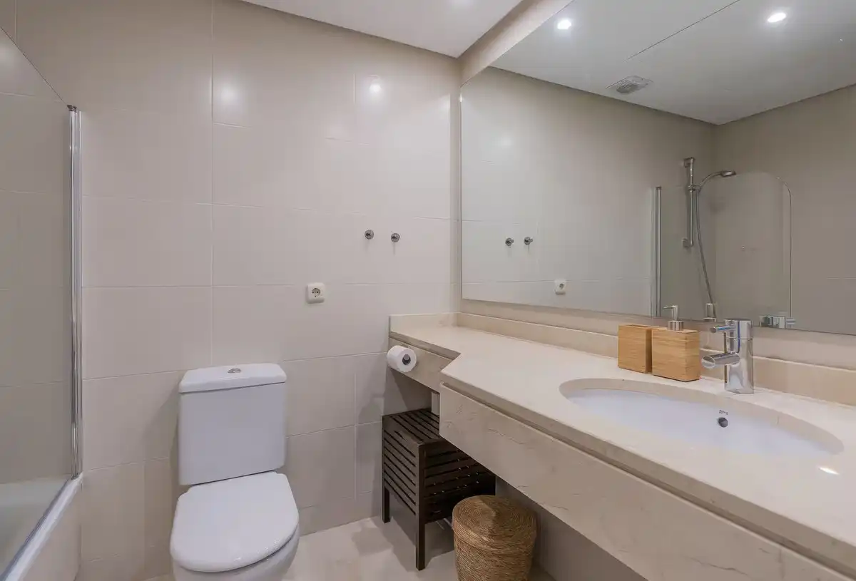 Bany de Apartament en venda en Casares amb Aire condicionat, Terrassa i Traster
