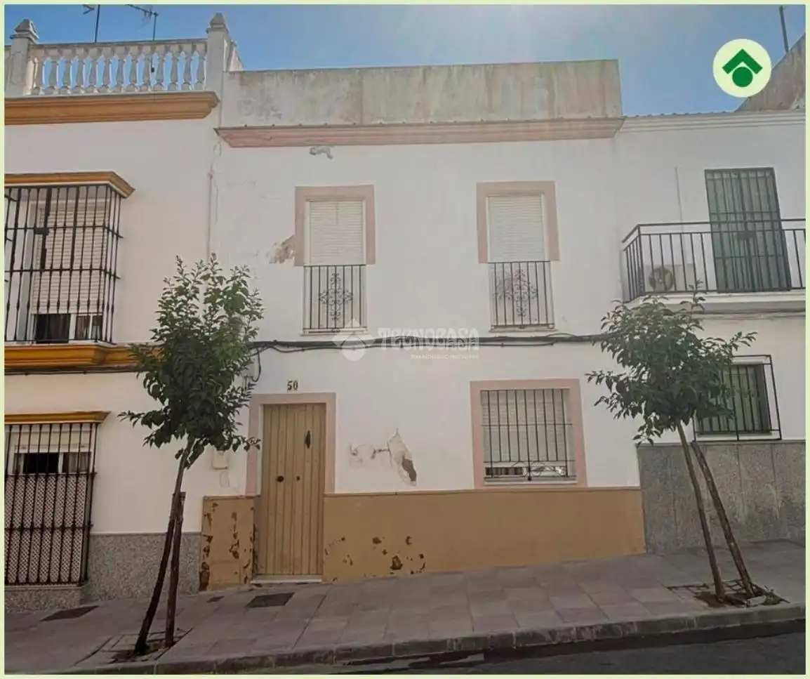 Vista exterior de Casa o xalet en venda en Las Cabezas de San Juan amb Terrassa