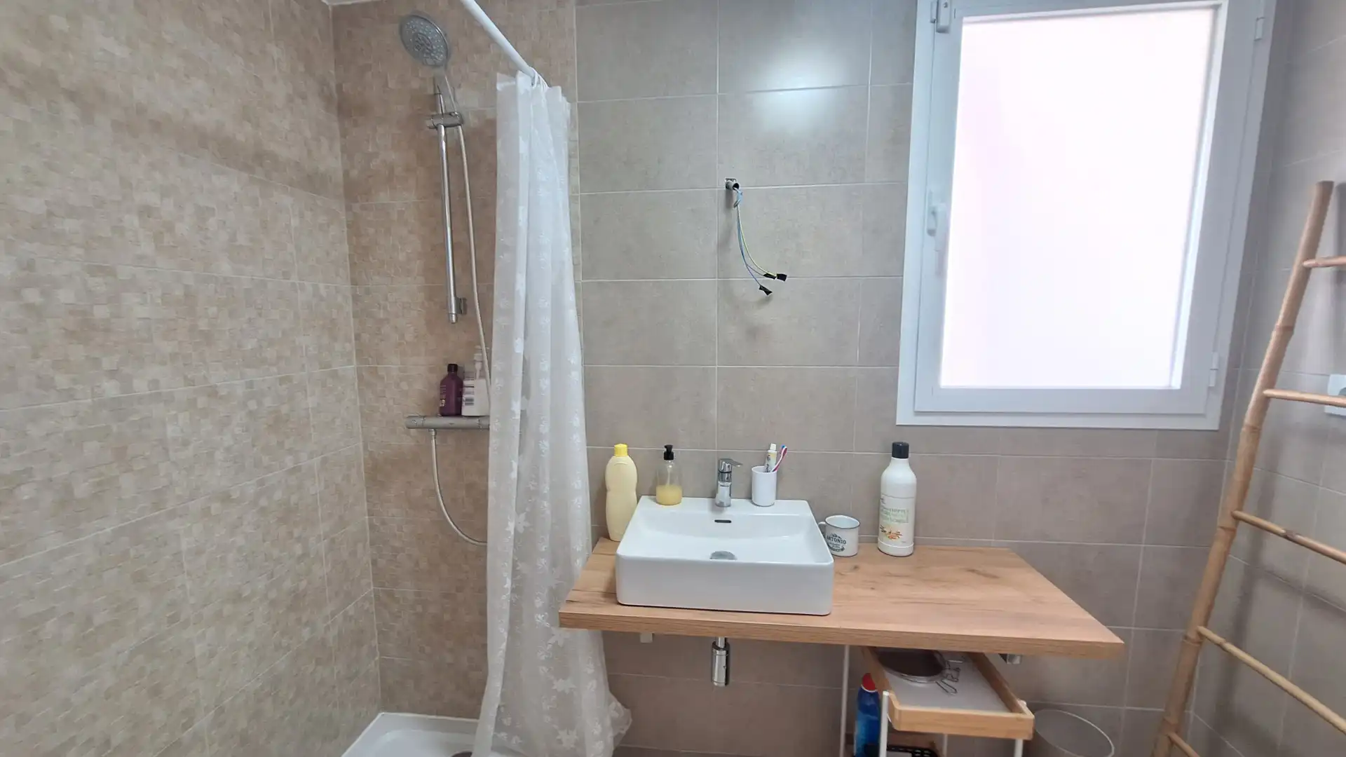 Bathroom of Flat for sale in Estepona  with Air Conditioner, Storage room and Swimming Pool