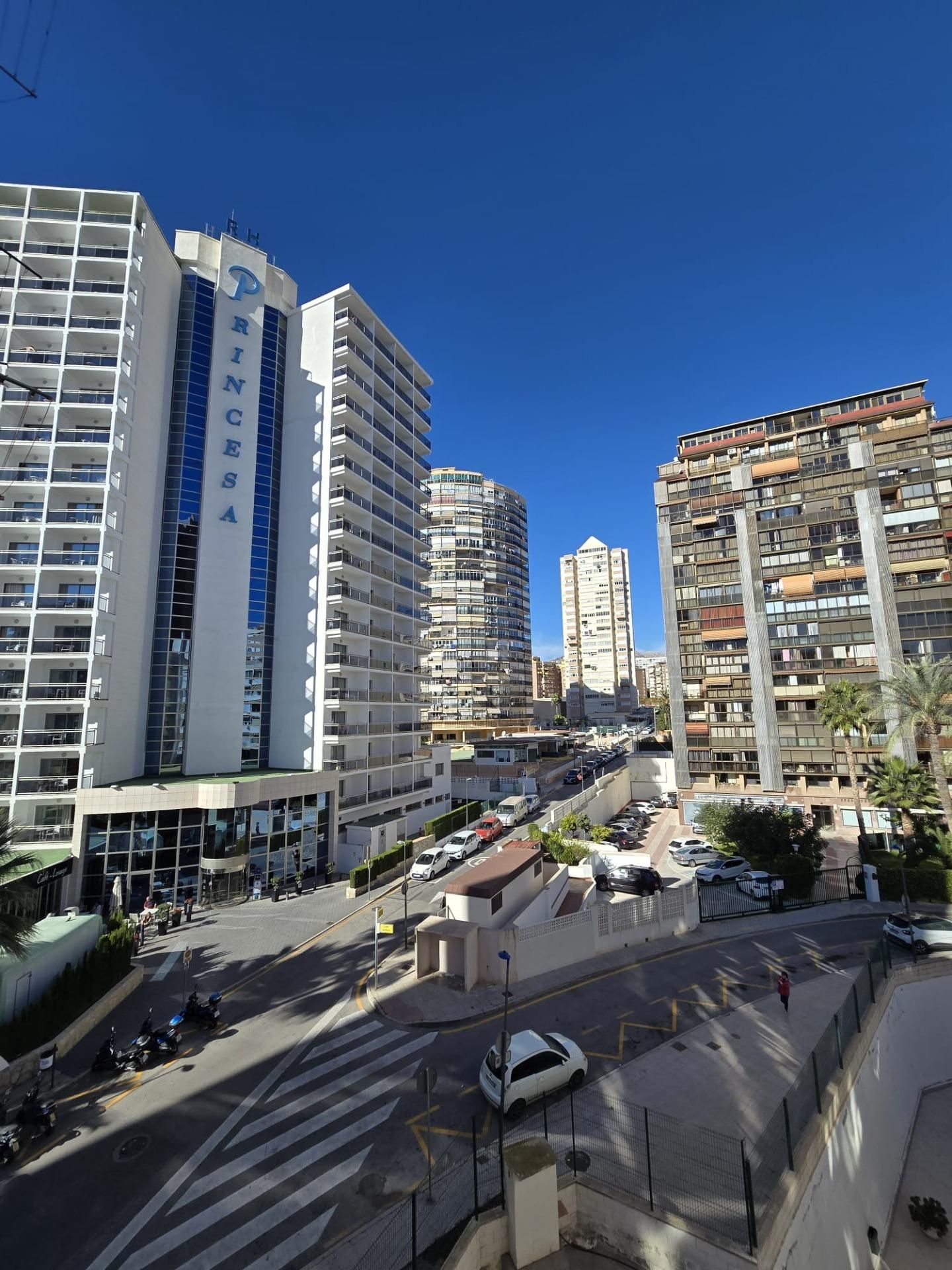 Vista exterior de Apartament en venda en Benidorm amb Aire condicionat, Terrassa i Balcó