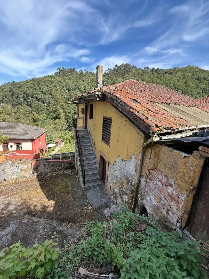 Außenansicht von Haus oder Chalet zum Verkauf in Oviedo  mit Privatgarten
