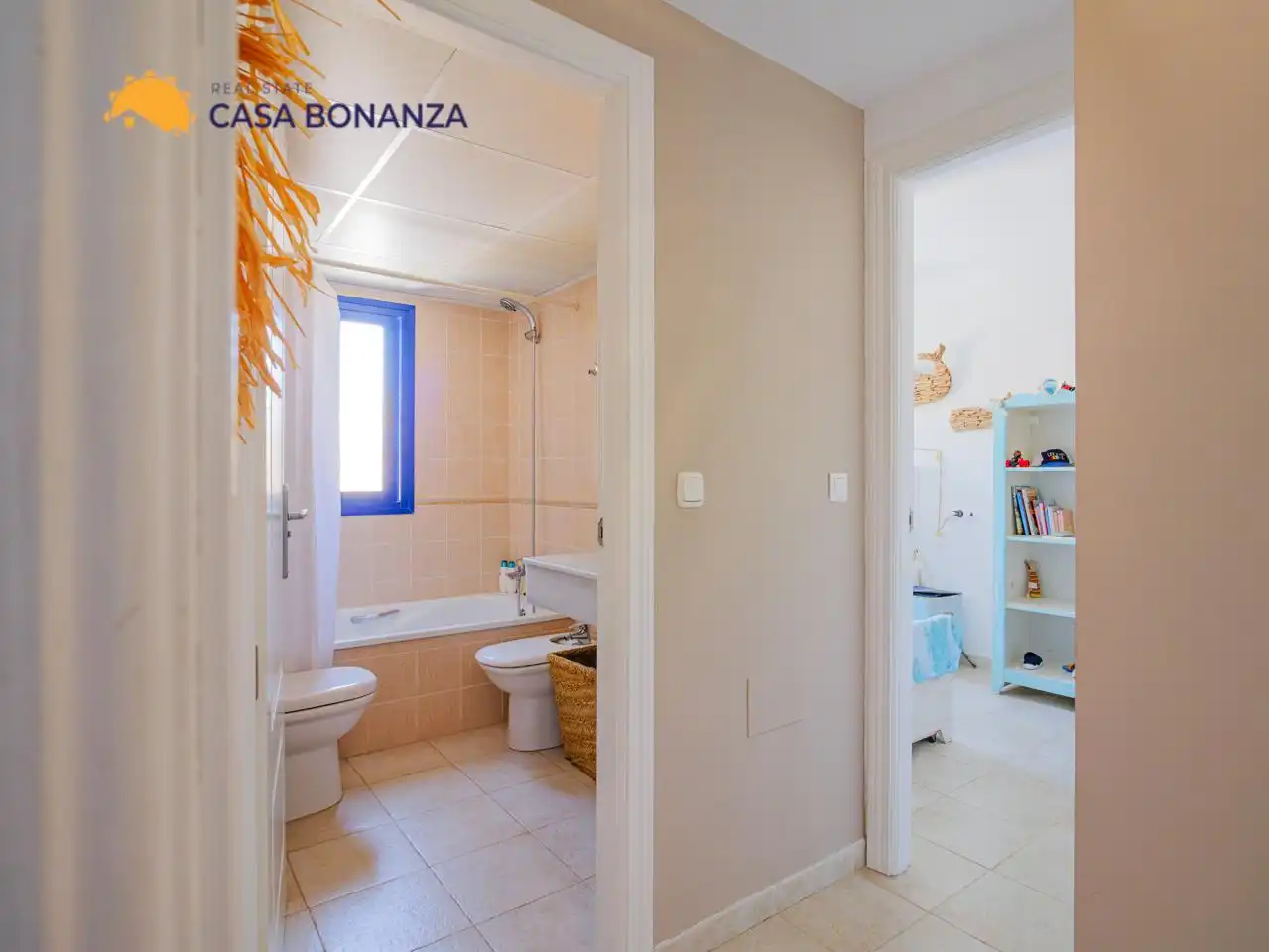 Bathroom of Apartments for sale in Almuñécar  with Air Conditioner, Terrace and Furnished
