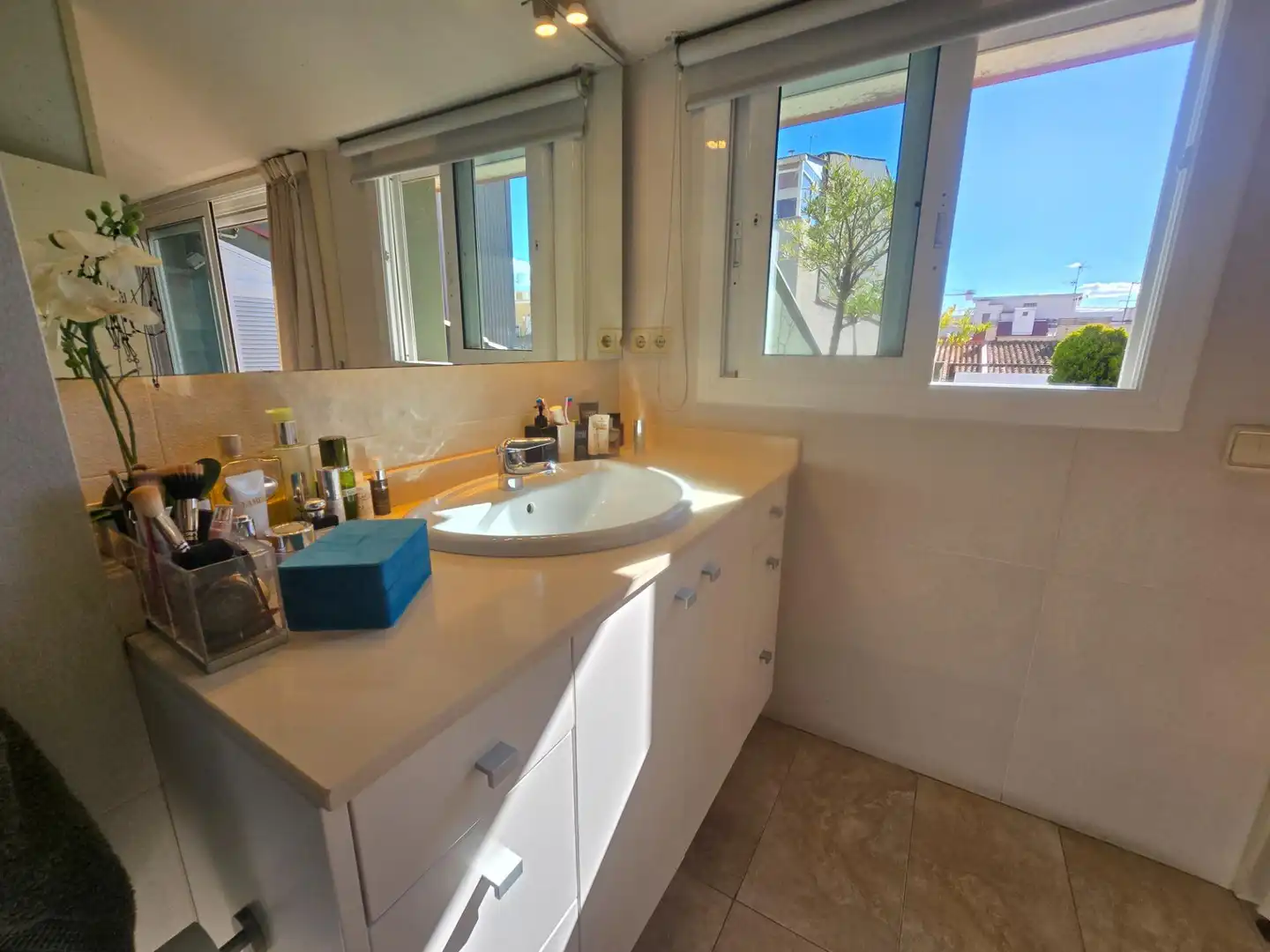 Bathroom of Duplexes for rent in El Masnou  with Air Conditioner, Heating and Private garden