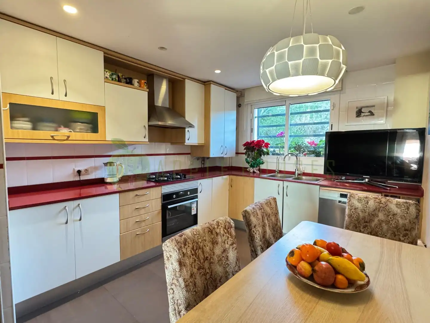 Cocina de Dúplex en venta en Sitges con Aire acondicionado, Calefacción y Jardín privado