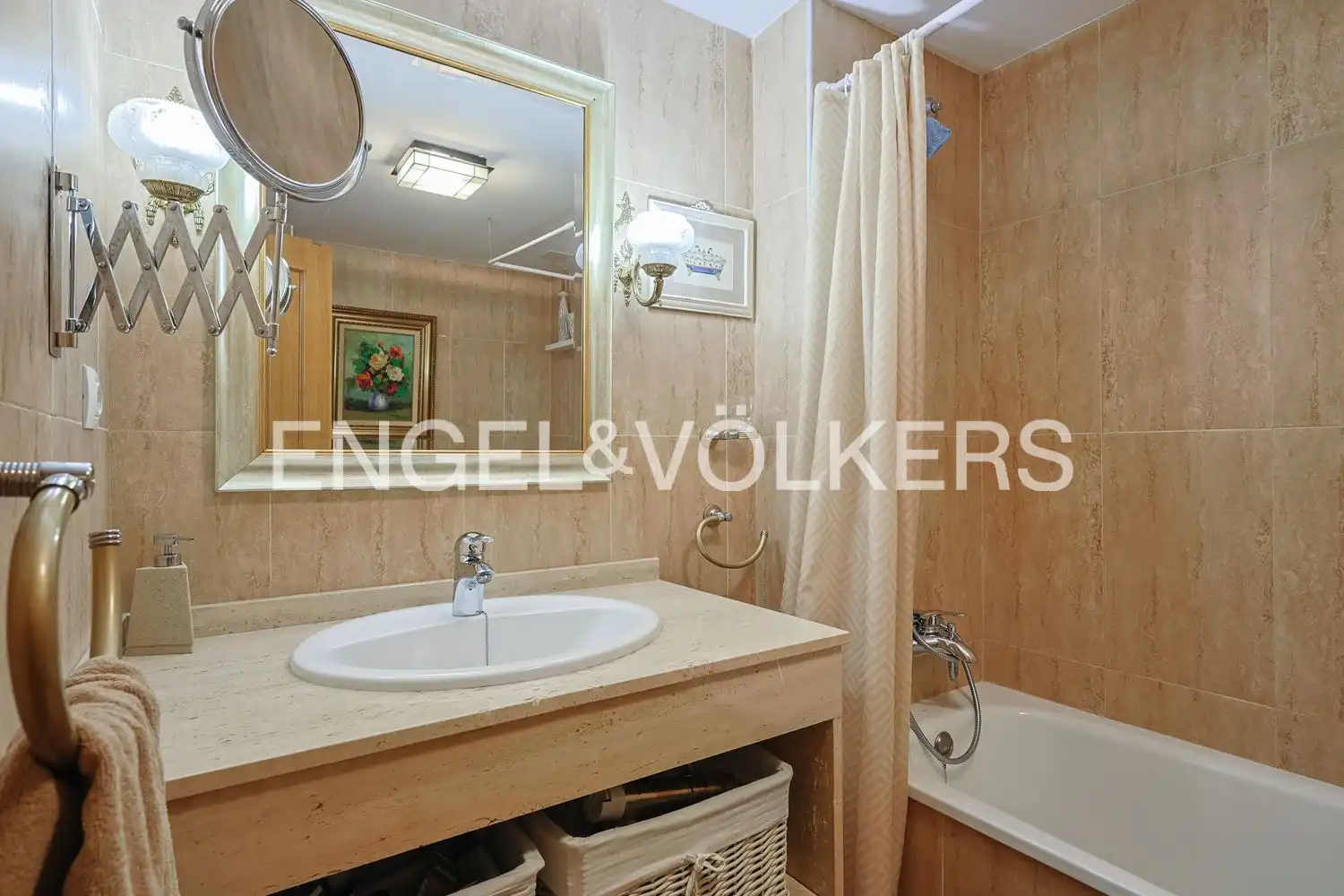 Baño de Piso en venta en Navajas con Calefacción, Terraza y Amueblado