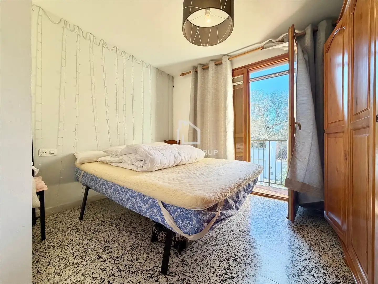 Habitación de Casa adosada en venta en Girona con Calefacción, Jardín privado y Terraza