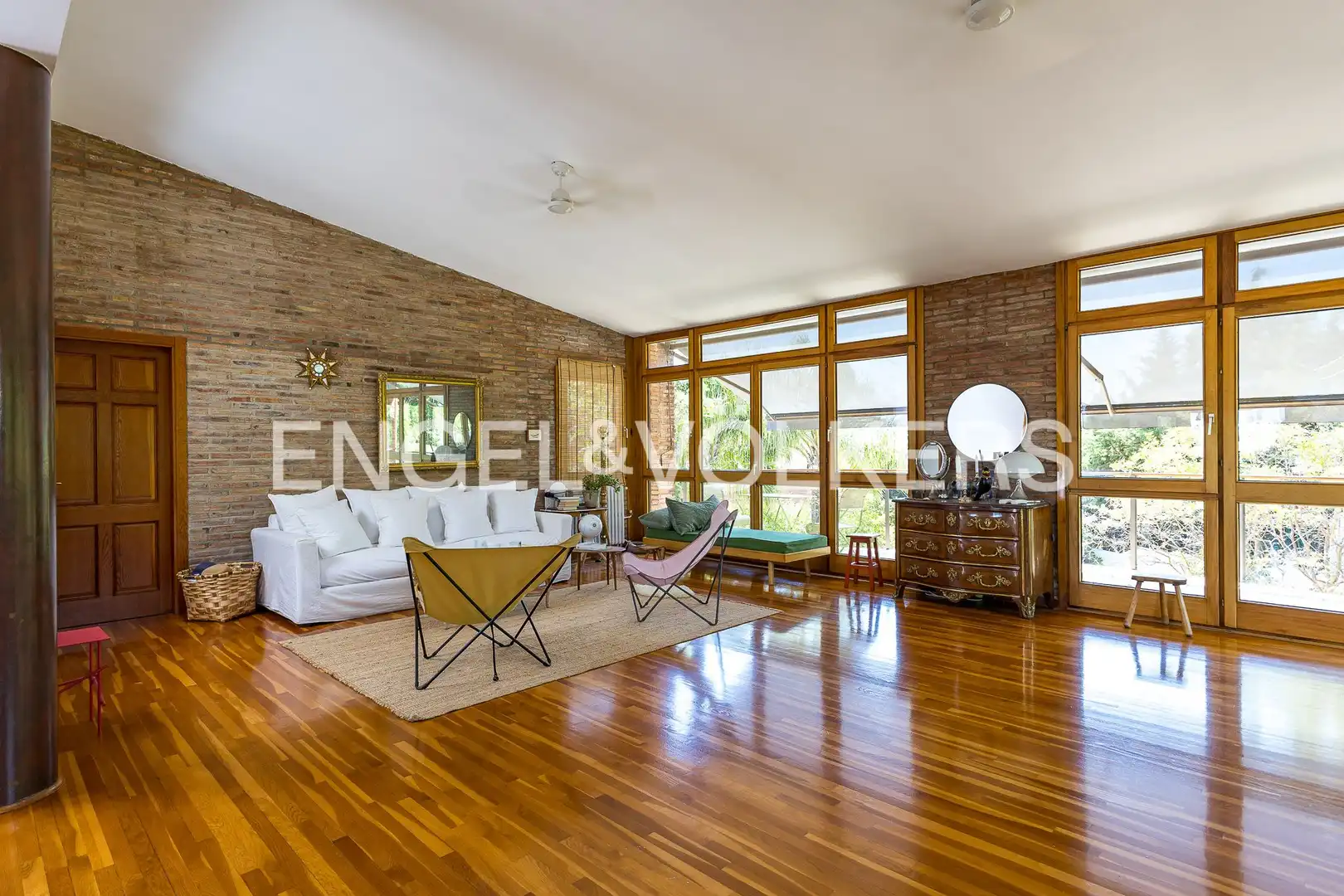 Sala de estar de Finca rústica en venta en Vilanova i la Geltrú con Calefacción, Jardín privado y Terraza