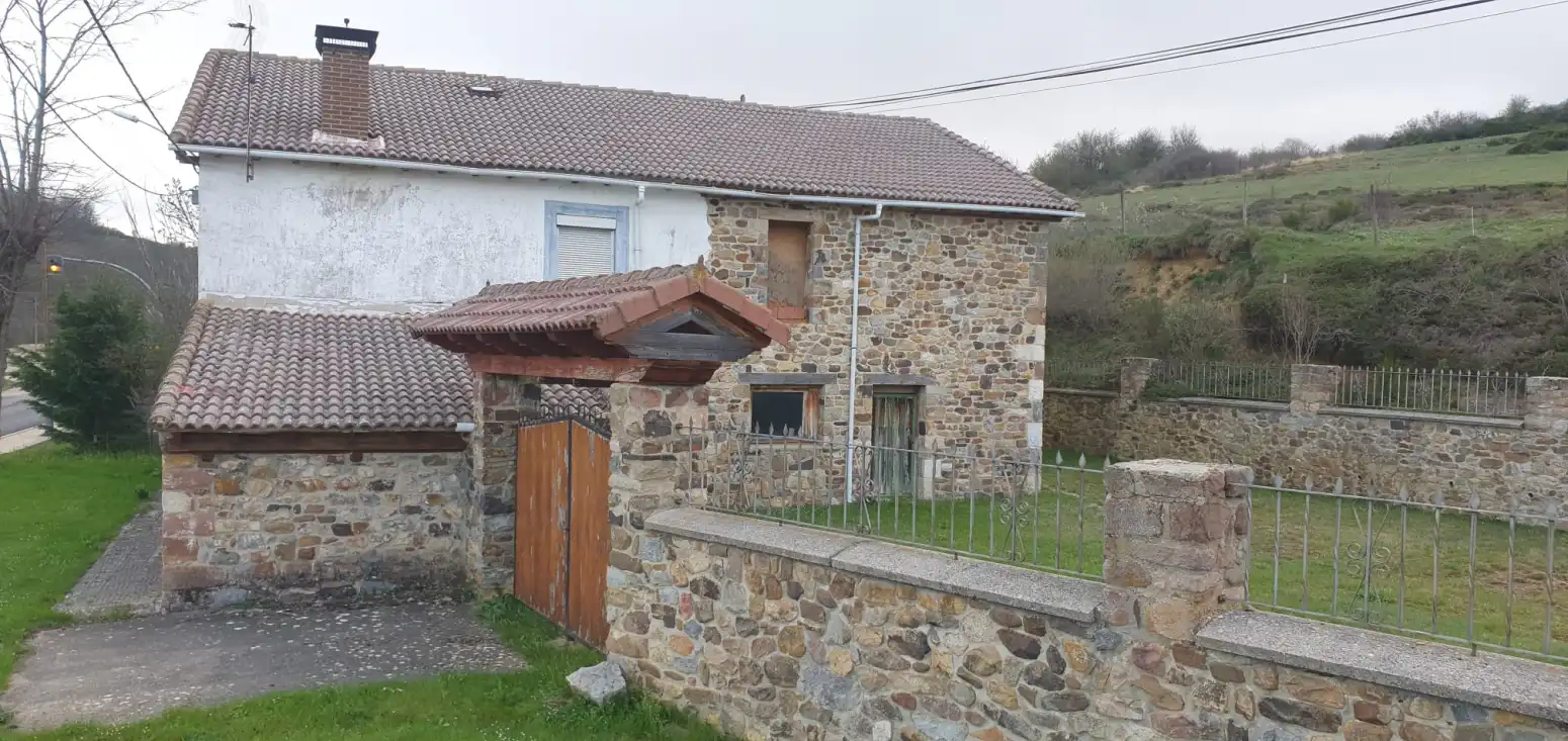 Vista exterior de Casa o chalet en venta en Cervera de Pisuerga