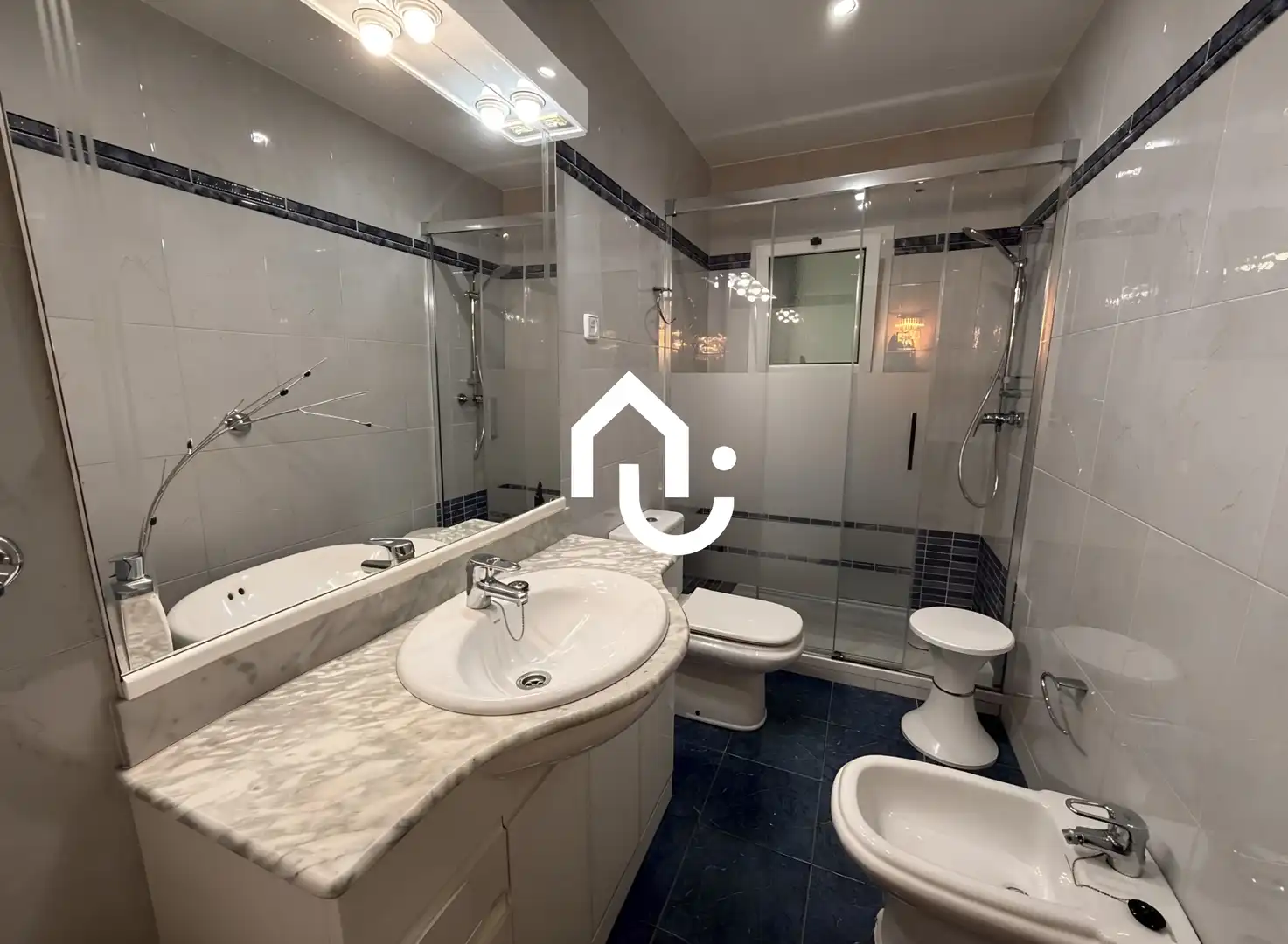 Bathroom of Flat for sale in Santa Coloma de Gramenet  with Terrace