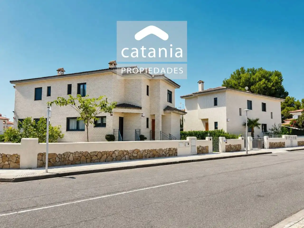 Casa bifamiliare con piscina in vendita a Calle Magnòlia, imagen 2