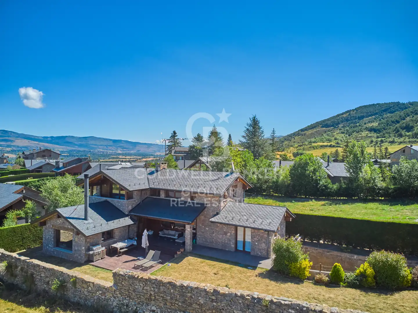 Vista exterior de Casa o xalet en venda en Das amb Calefacció, Jardí privat i Parquet