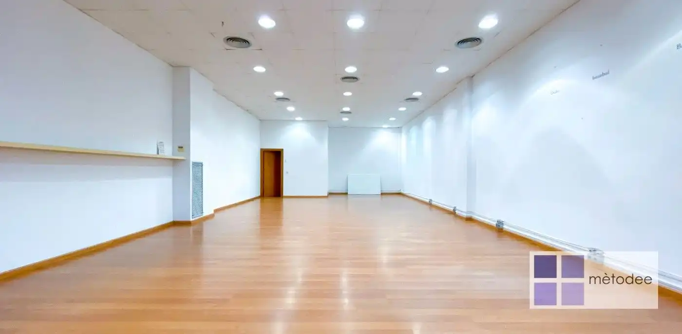 Office space with lift to rent in Carrer de la Bobinadora, imagen 3