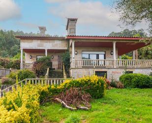 Vista exterior de Casa o xalet en venda en Sanxenxo amb Terrassa i Piscina