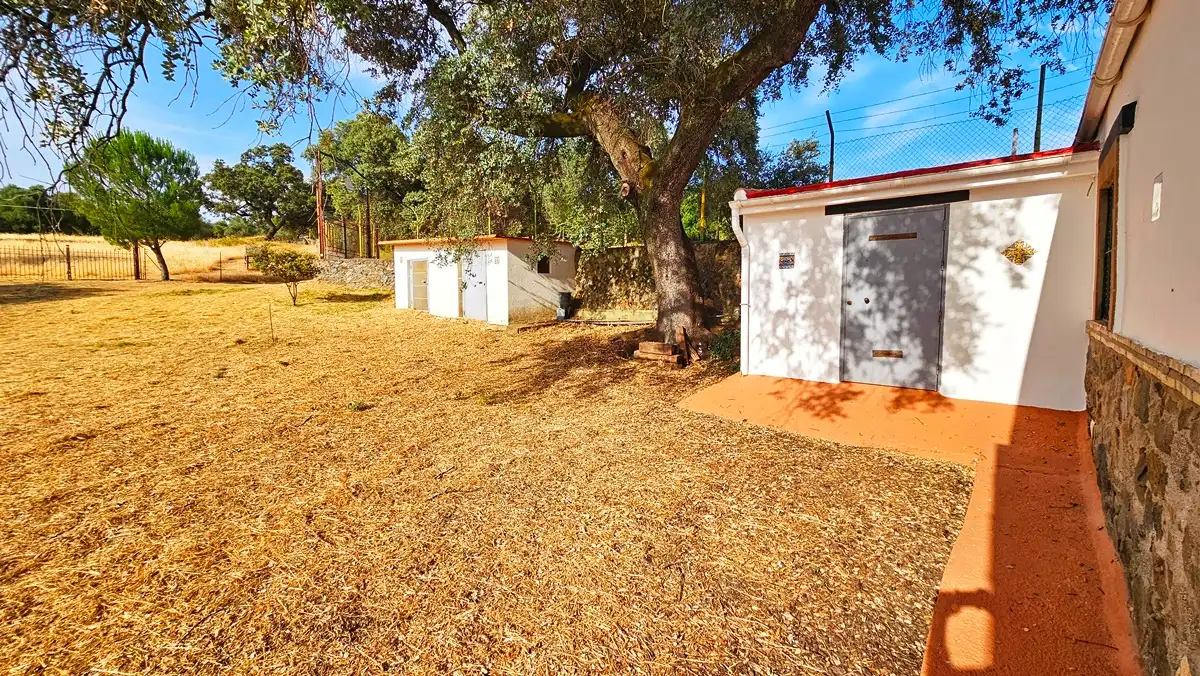 Vista exterior de Casa o chalet en venta en El Castillo de las Guardas con Aire acondicionado, Jardín privado y Terraza