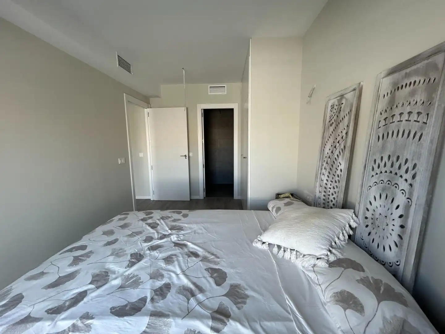 Habitación de Apartamento de alquiler en Dénia con Aire acondicionado, Jardín privado y Terraza