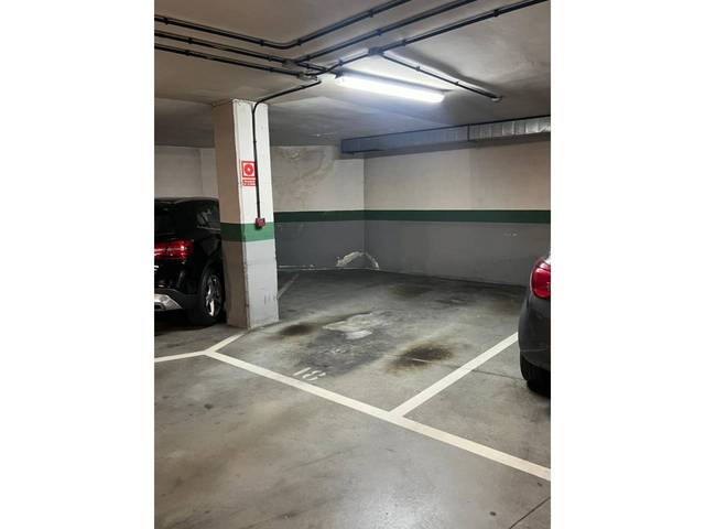 Garaje en Venta en Avenida De Pando en Milán - Pumarín