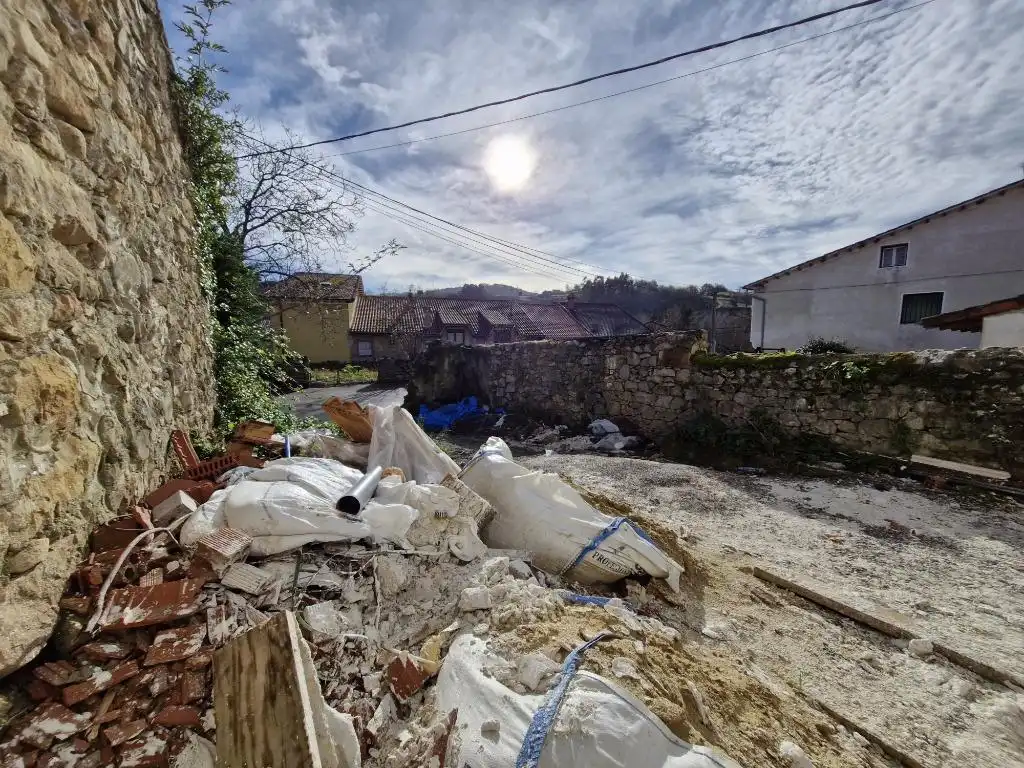 Vista exterior de Casa o chalet en venta en San Felices de Buelna con Balcón