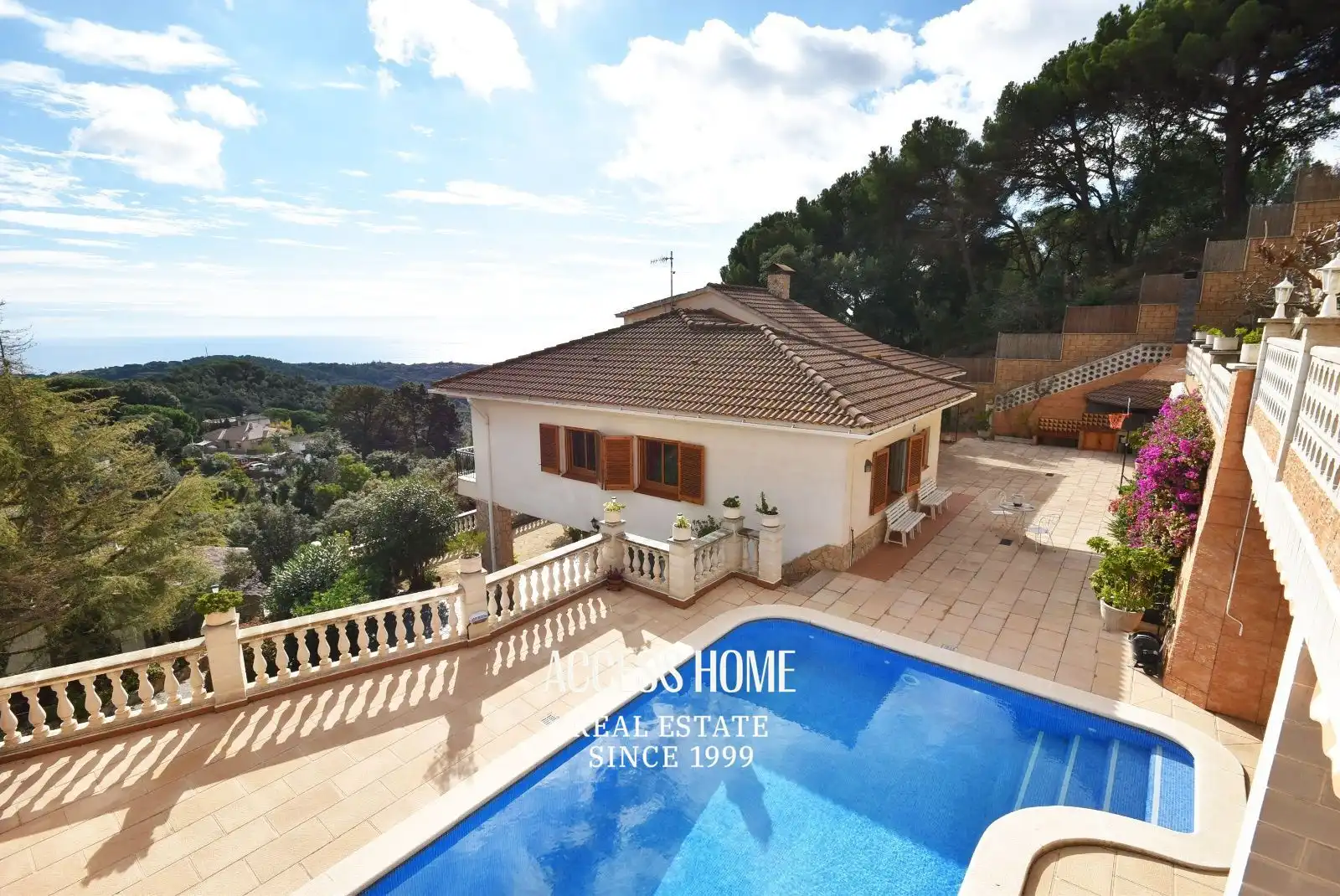 Exterior view of Houses for sale in Arenys de Munt  with Heating, Terrace and Swimming Pool