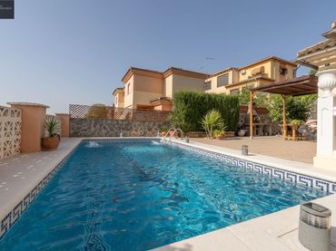 Detached house with pool for sale in Camino ALBARRATE, DE