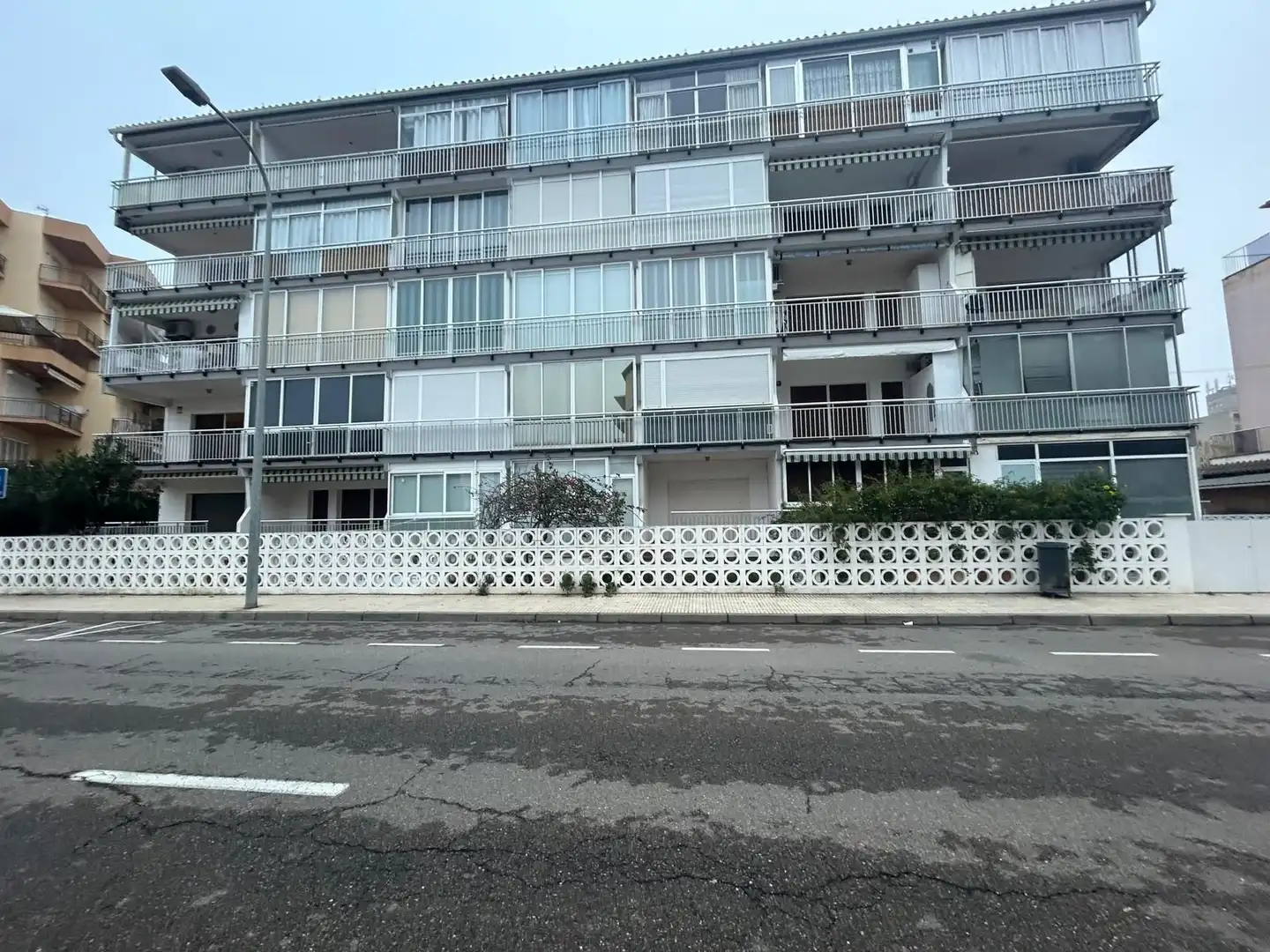 Vista exterior de Apartamento en venta en Roses con Aire acondicionado, Calefacción y Jardín privado
