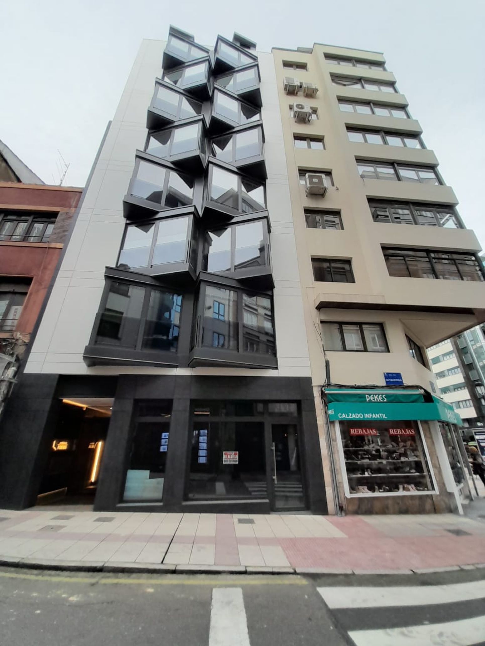 Vista exterior de Local de lloguer en Oviedo 