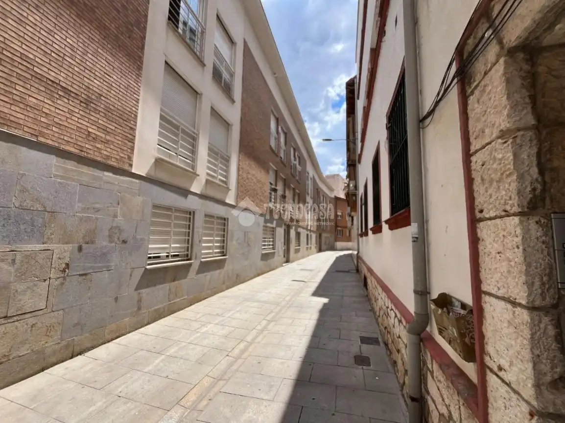 Vista exterior de Pis en venda en Guadalajara amb Calefacció