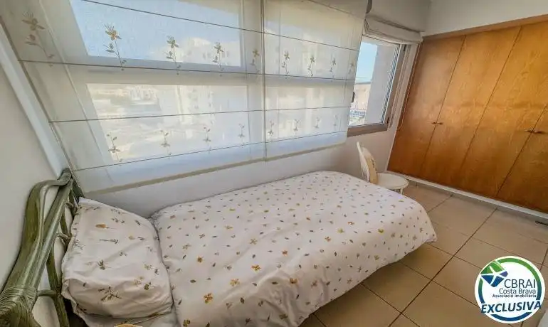 Bedroom of Apartments for sale in Roses  with Heating, Terrace and Furnished