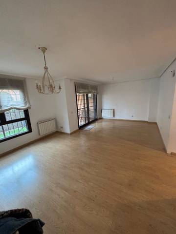 Casa adosada en Venta en Restón I - Restón II